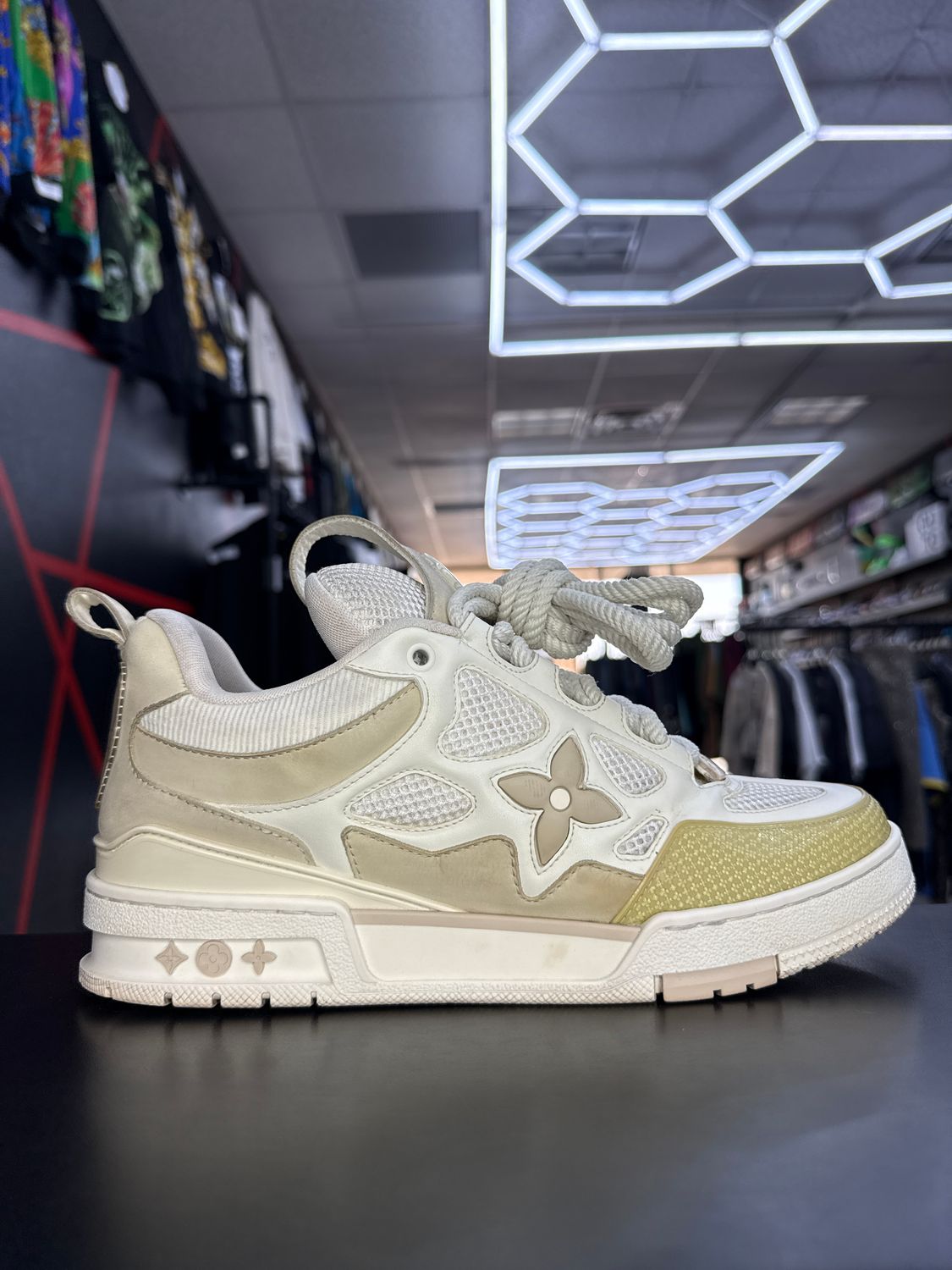 LOUIS VUITTON LV SKATE “WHT”  (SZ 10US)  USED/NO BOX