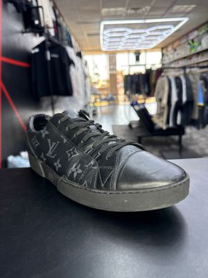 LV MATCH UP “BLK”  (SZ 9.5US)  USED/NO BOX