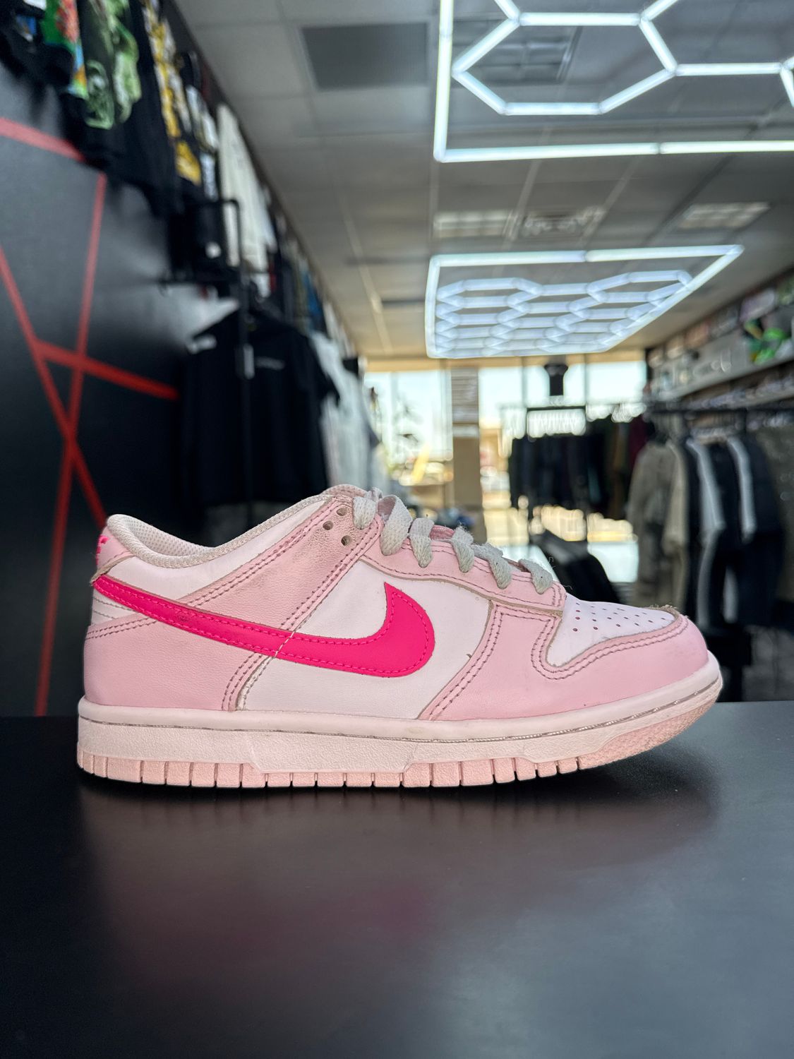NIKE DUNK “TRIPLE PINK”  (SZ 4Y / 5.5W)  USED/NO BOX