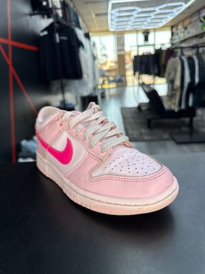 NIKE DUNK “TRIPLE PINK”  (SZ 4Y / 5.5W)  USED/NO BOX