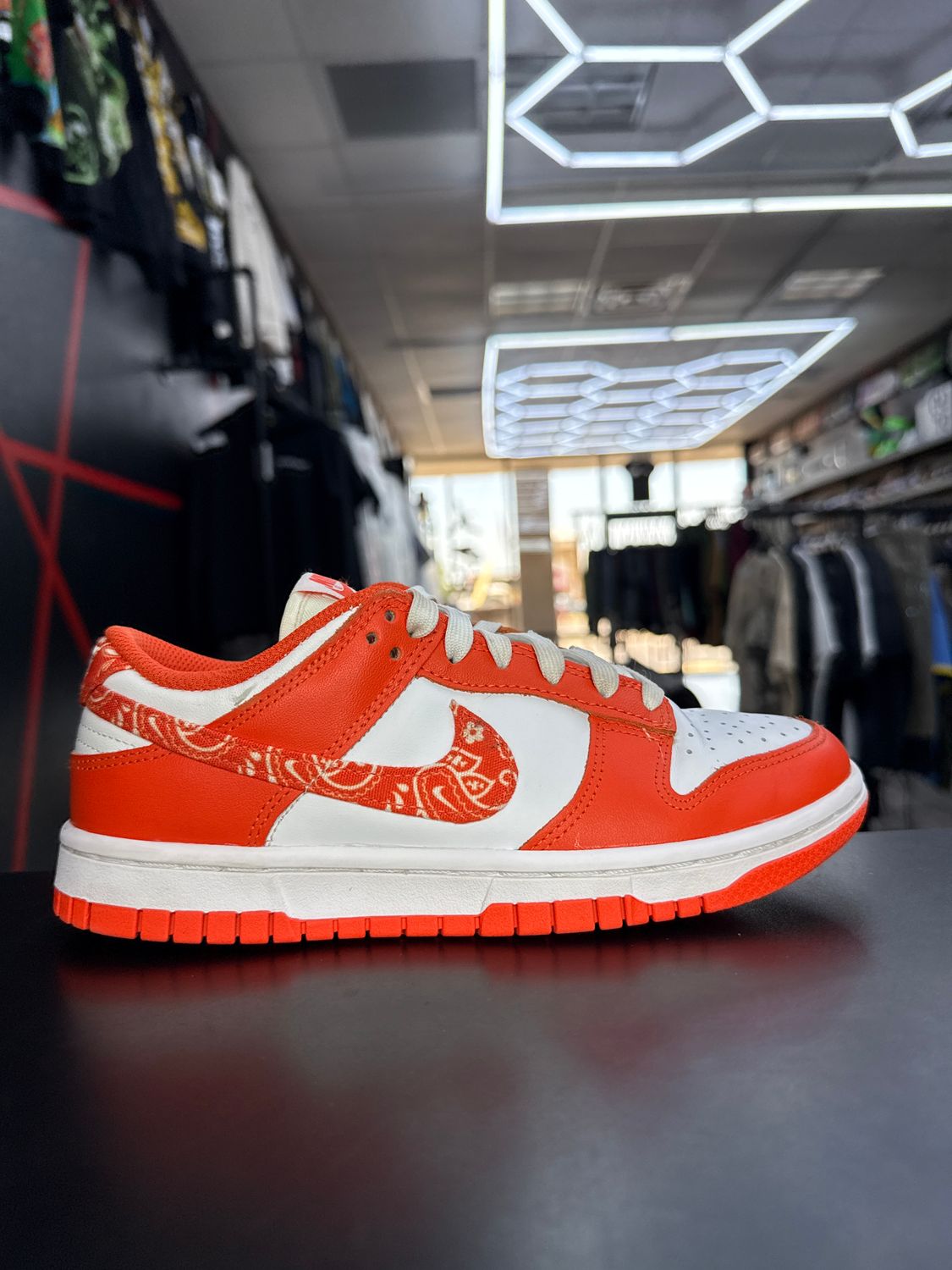 NIKE DUNK “ORANGE PAISLEY”  (SZ 4Y / 5.5W)  USED/NO BOX