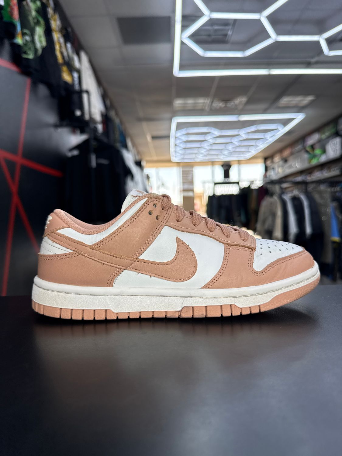 NIKE DUNK “ROSE WHISPER”  (SZ 3.5Y / 5W)  USED/NO BOX