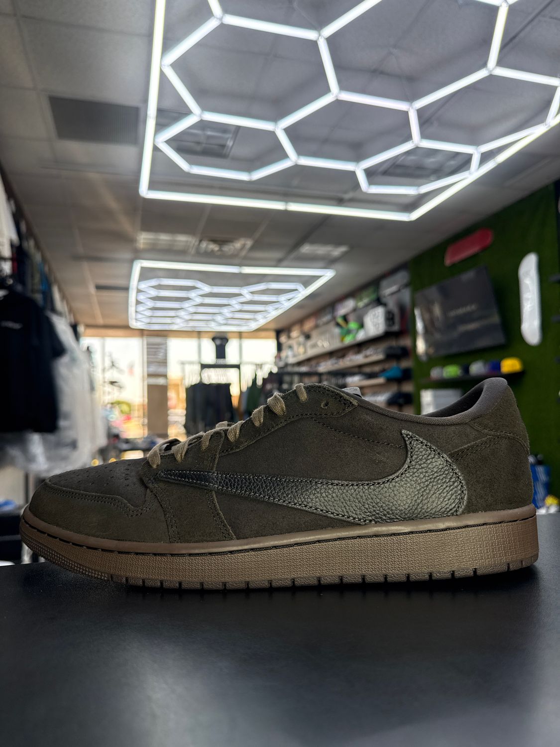 J1 LOW x TRAVIS SCOTT “VELVET BROWN”  (SZ 13)  USED/OG BOX