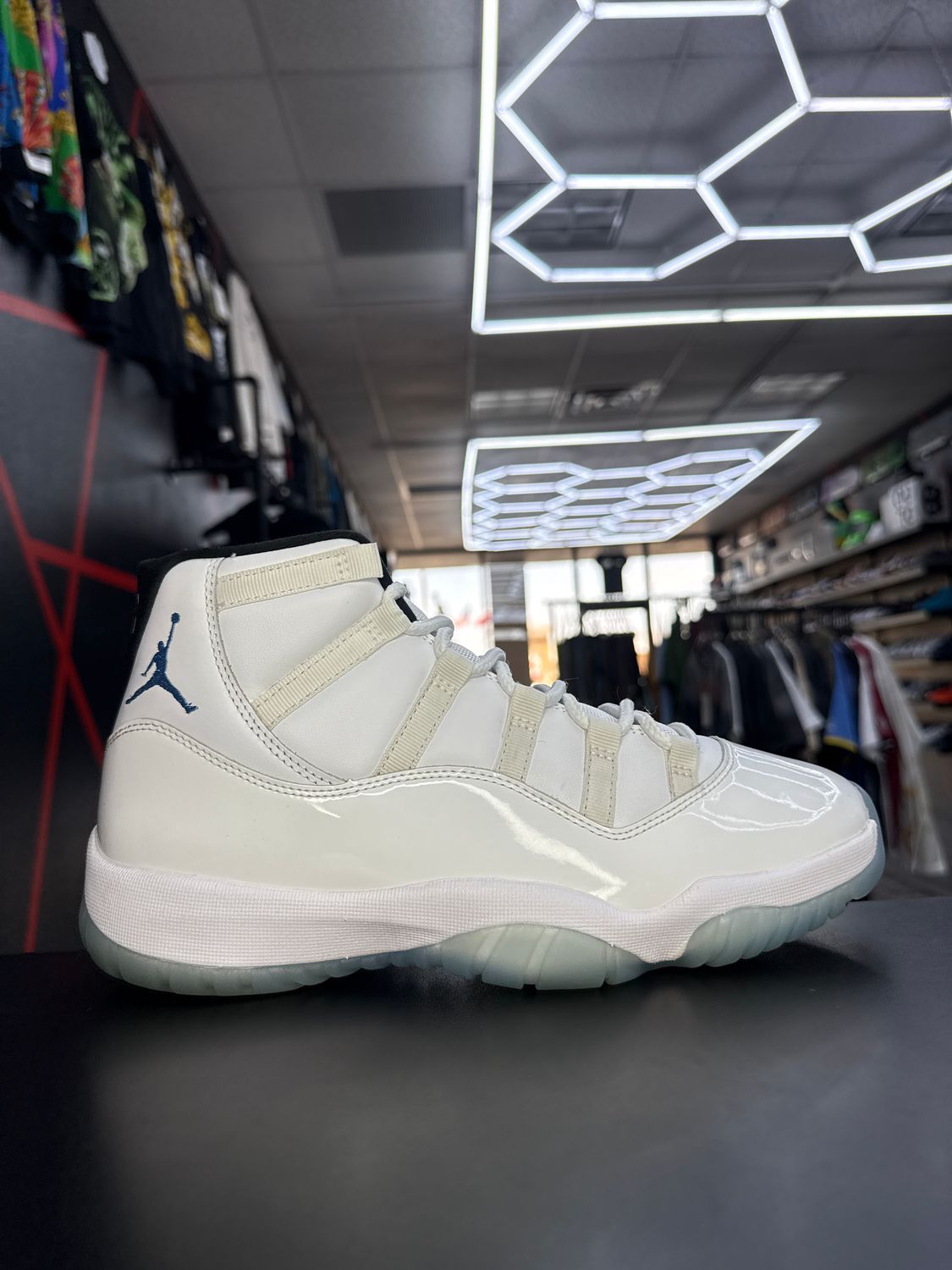 J11 “LEGEND BLUE”  (SZ 10)  USED/OG BOX
