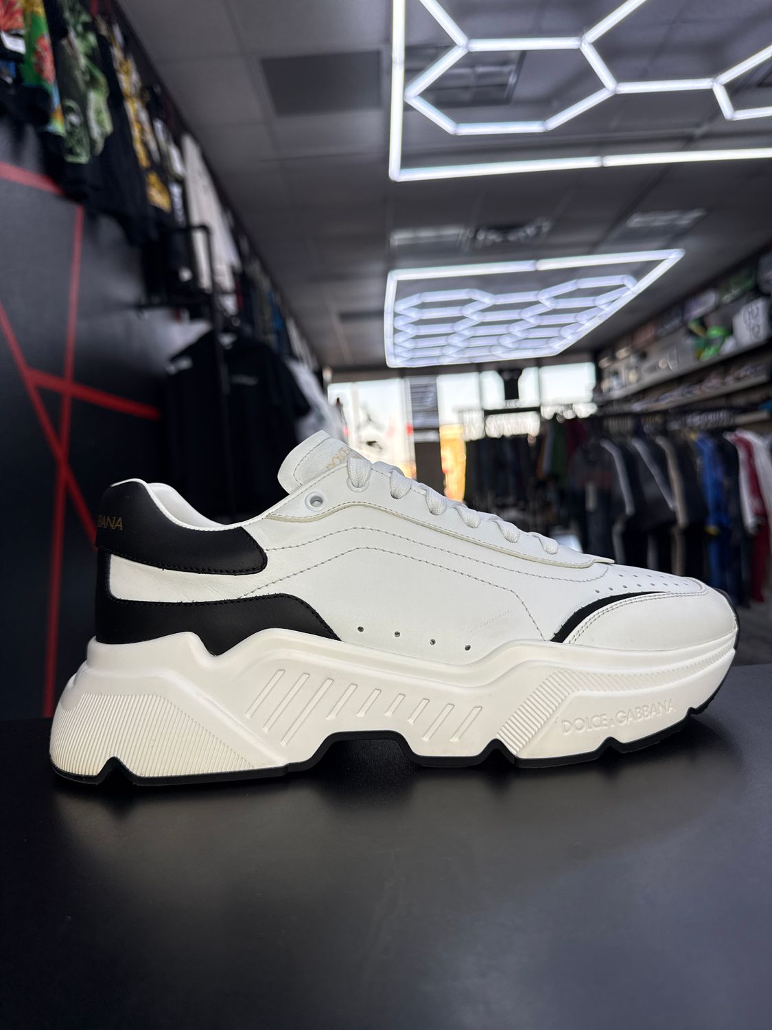 DOLCE &amp;  GABBANA “WHT/BLK”  (SZ 9US)  USED/OG BOX