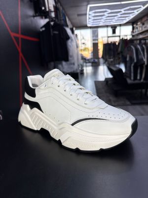 DOLCE &amp;  GABBANA “WHT/BLK”  (SZ 9US)  USED/OG BOX