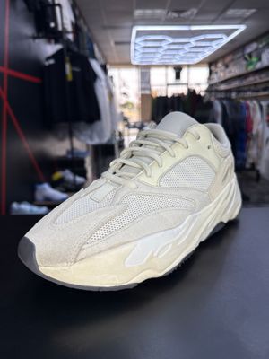 YZY 700  “ANALOG”  (SZ 10)  USED/OG ALL