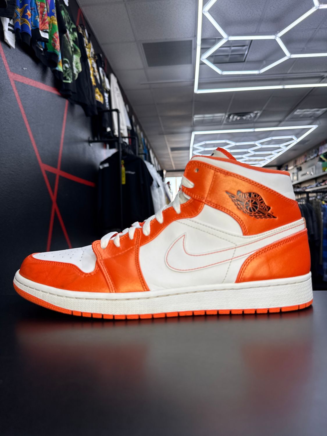 J1 MID “METALLIC ORANGE”  (SZ 13)  USED/OG BOX