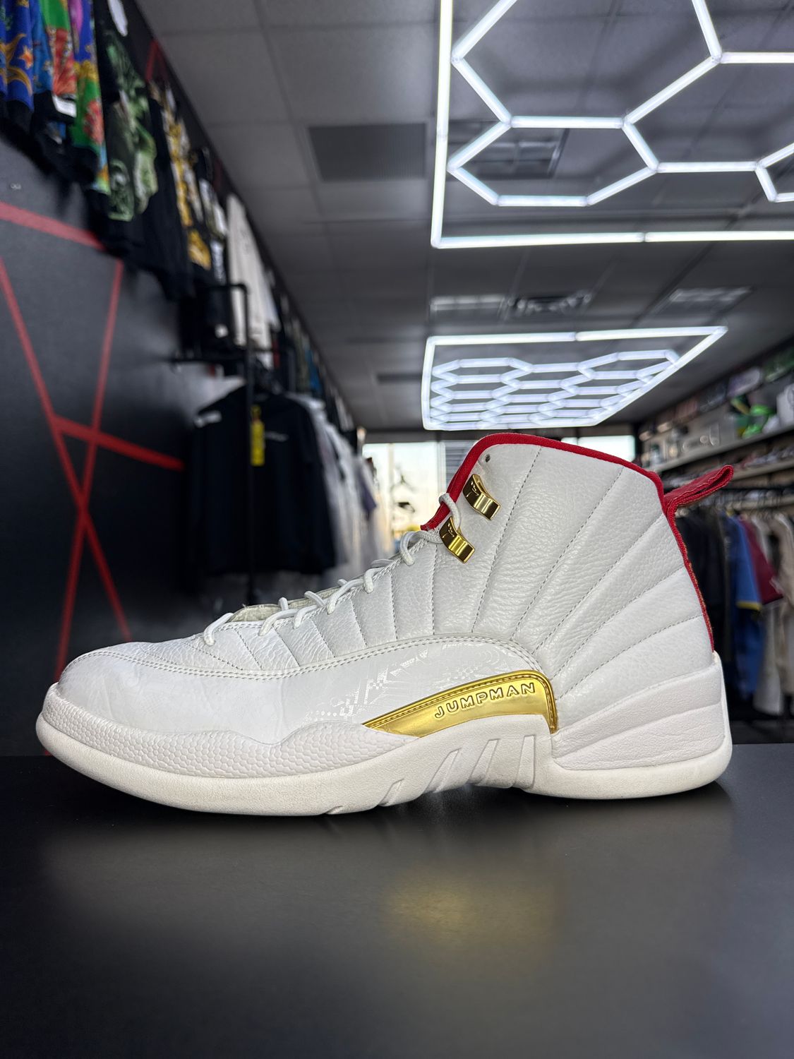 J12 “FIBA”  (SZ 13)  USED/NO BOX