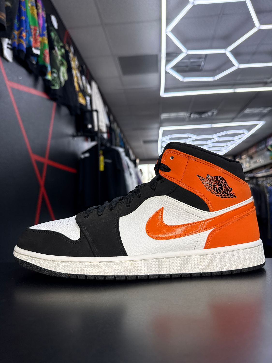 J1 MID “SHATTERED BACKBOARD”  (SZ 12.5)  USED/NO BOX