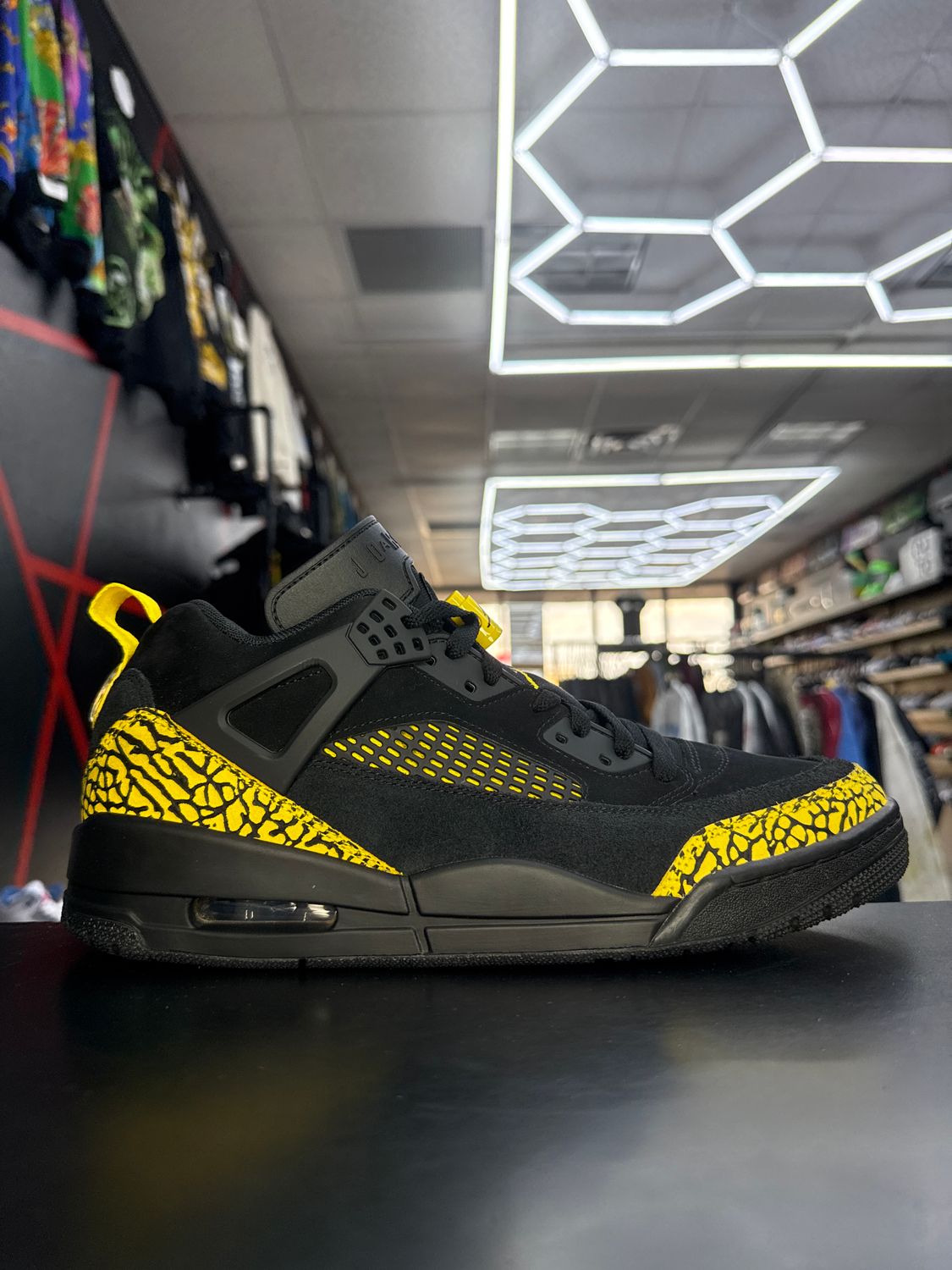 JORDAN SPIZIKE LOW “THUNDER”  (SZ 10.5)  USED/OG ALL