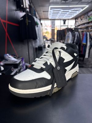 OFF-WHITE OOO “BLK/WHT”  (SZ 12US)  USED/NO BOX