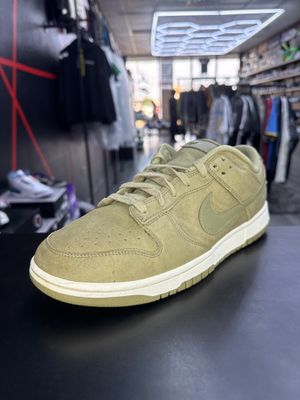 NIKE DUNK “NEUTRAL OLIVE”  (SZ 9M / 10.5W)  USED/OG BOX