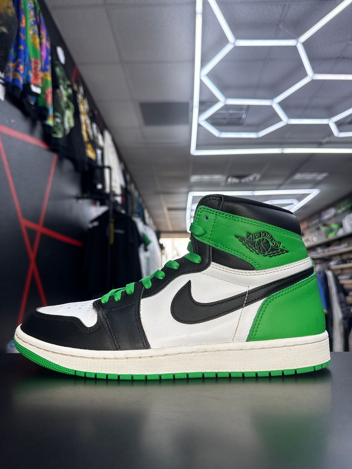 J1 “LUCKY GRN”  (SZ 10.5)  USED/NO BOX