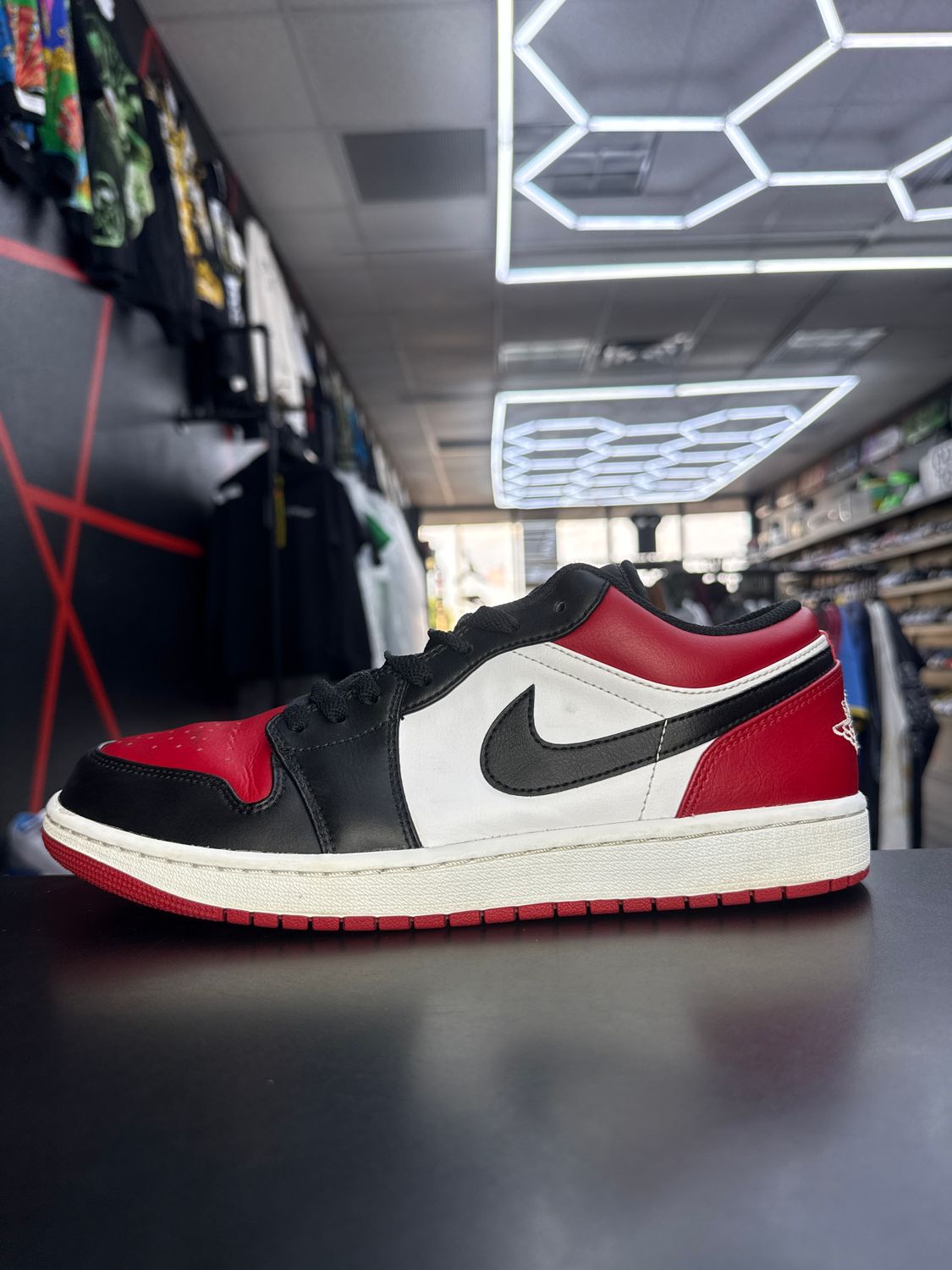 J1 LOW “BRED TOE”  (SZ 10.5)  USED/NO BOX