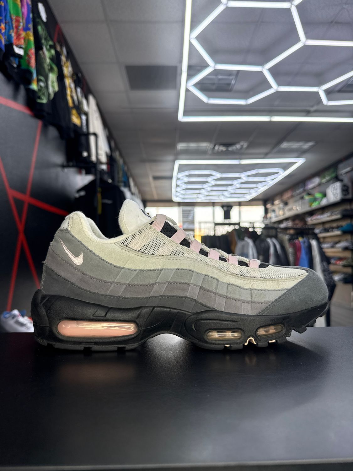 NIKE AIR MAX 95 “GUNSMOKE PINK”  (SZ 12)  USED/NO BOX