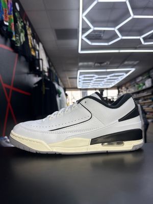 J2/3  “WHT/BLK”  (SZ 10.5)  USED/NO BOX