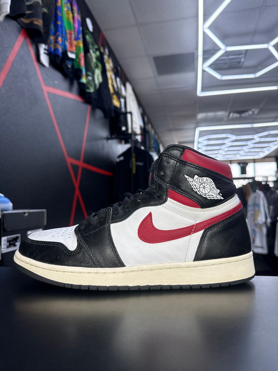J1 “BLK GYM RED”  (SZ 12)  USED/NO BOX