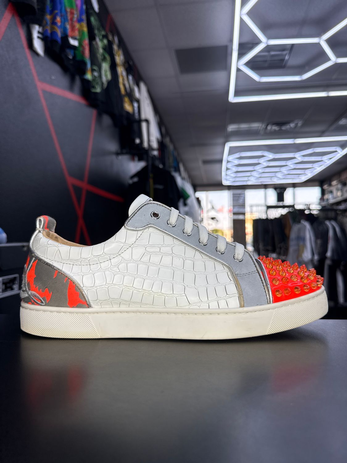 CHRISTAIN LOUBOUTIN  “ORANGE”  (SZ 10.5US)  USED/NO BOX