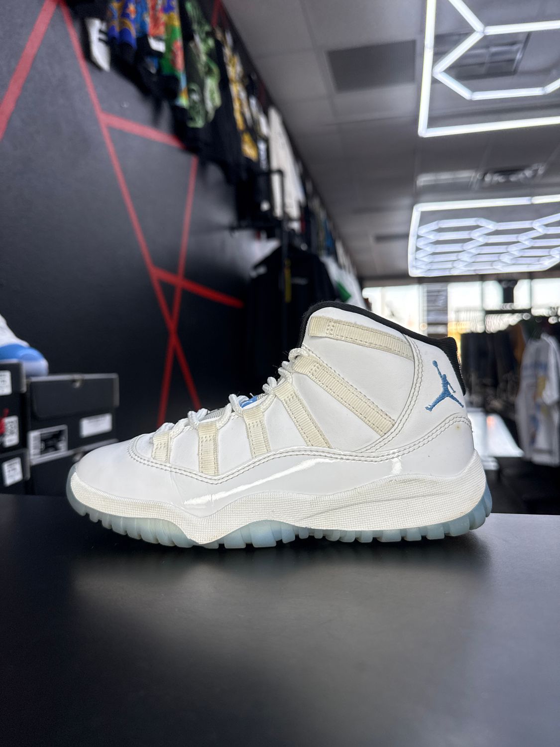 J11 “LEGEND BLUE”  (SZ 2Y)  USED/NO BOX