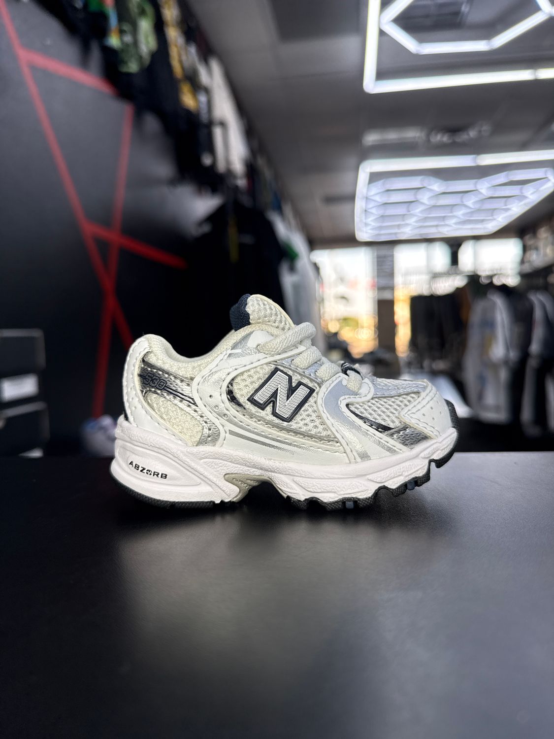 NEW BALANCE 530  “WHT”  (SZ 4c)  WORN 1x/NO BOX