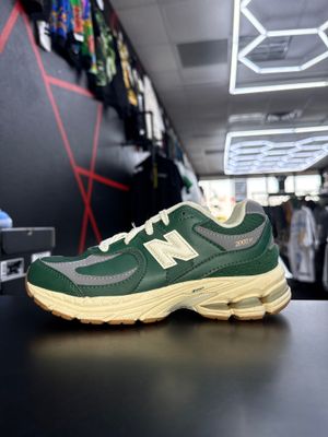 NEW BALANCE 2002r “GRN”  (SZ 2Y)  USED/NO BOX