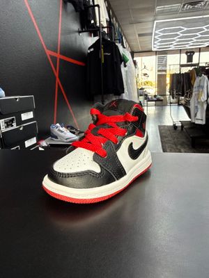 J1 MID “WHT GYM RED”  (SZ 4c)  USED/OG BOX