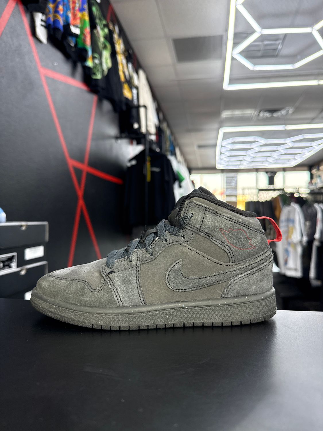 J1 MID “DARK SMOKE”  (SZ 2Y)  USED/NO BOX OR INSOLES