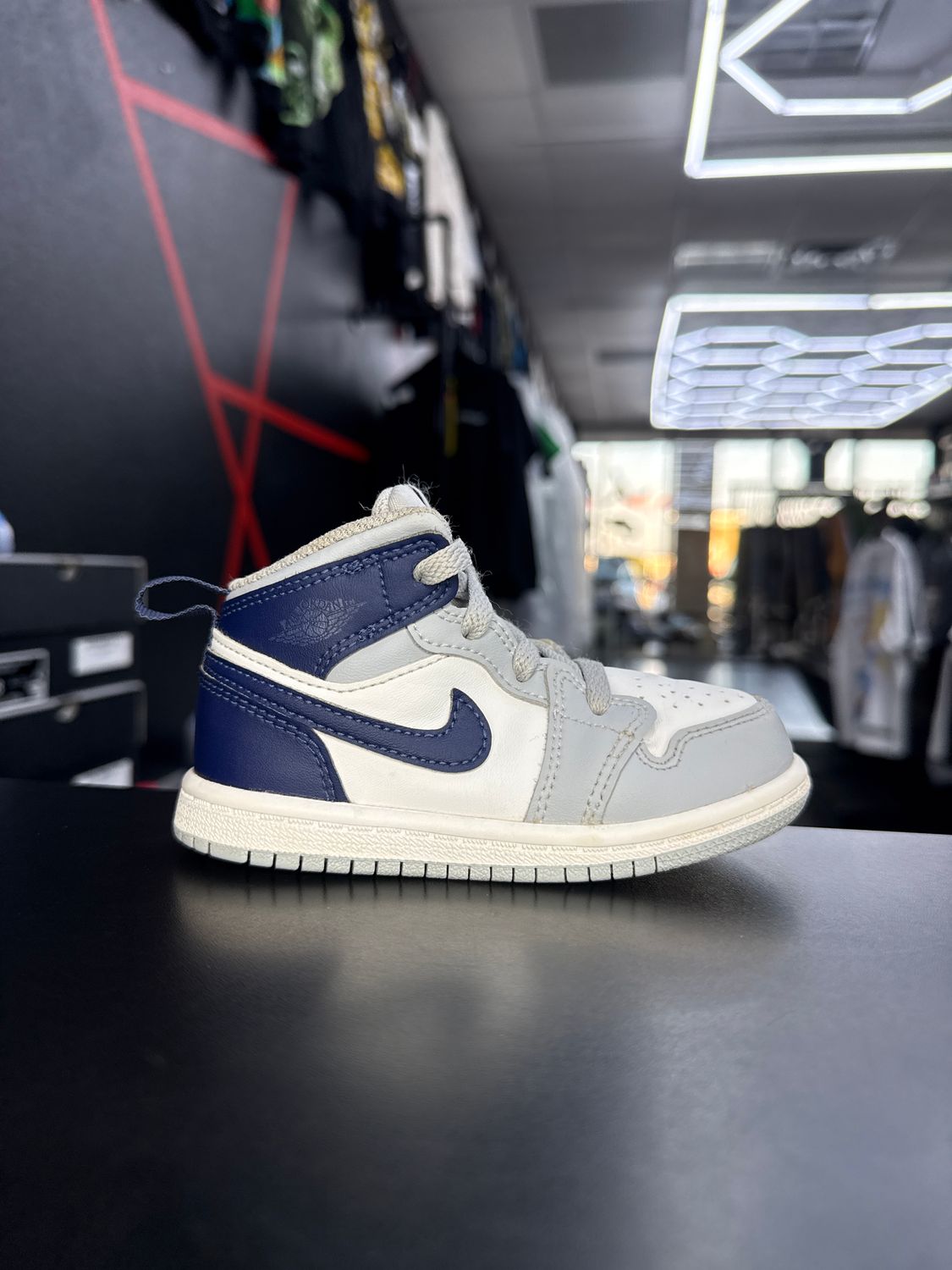 J1 MID “GREY/NAVY”  (SZ 7c)  USED/NO BOX