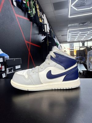 J1 MID “GREY/NAVY”  (SZ 7c)  USED/NO BOX