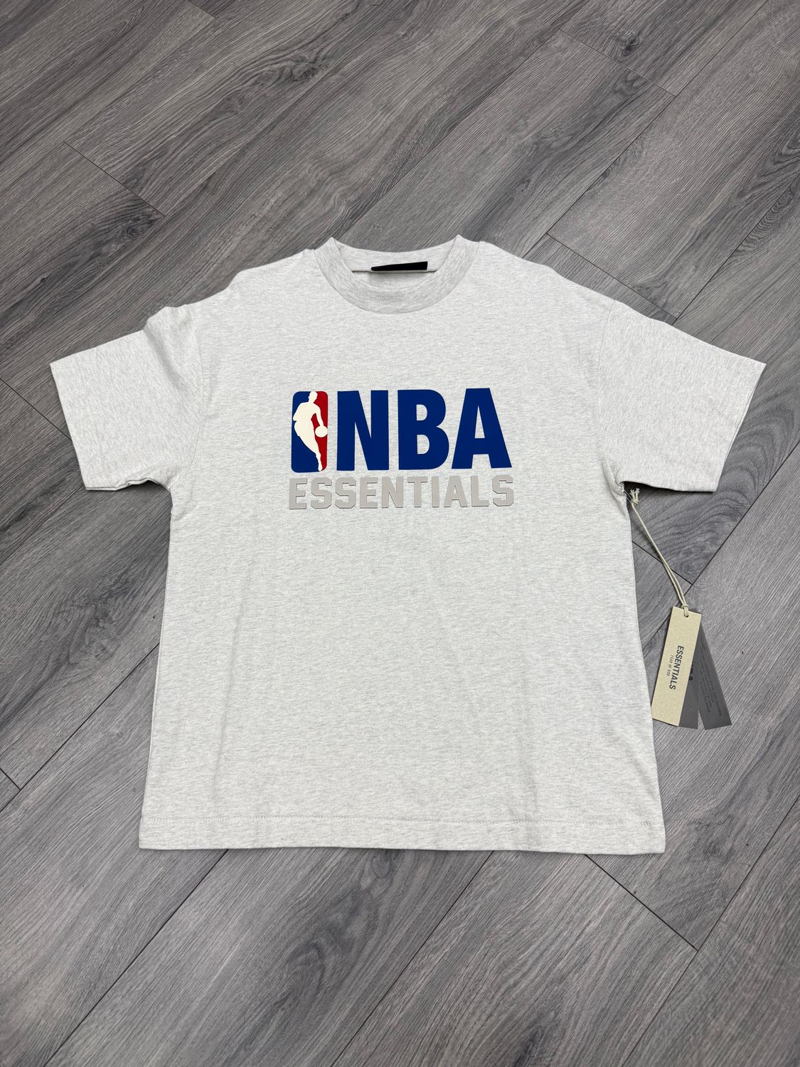 ESSENTIALS TEE “NBA/LIGHT HEATHER”  (SMALL)  NEW