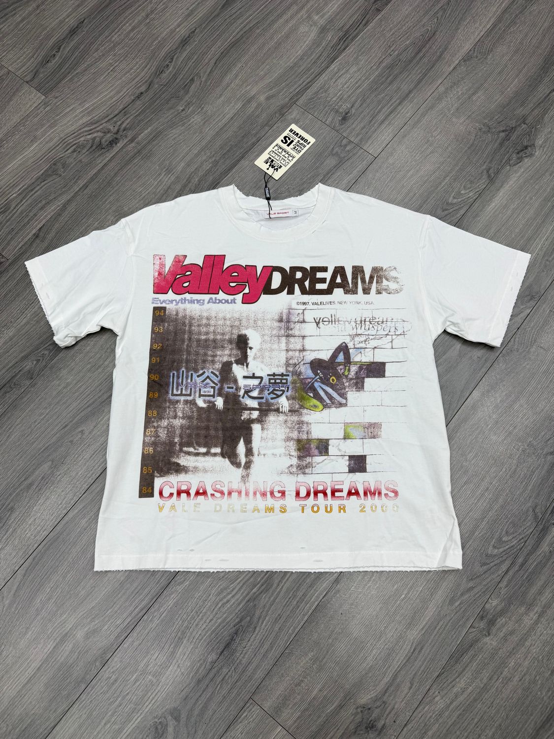 VALE FOREVER TEE “DREAMCHASER”  (LARGE)  NEW