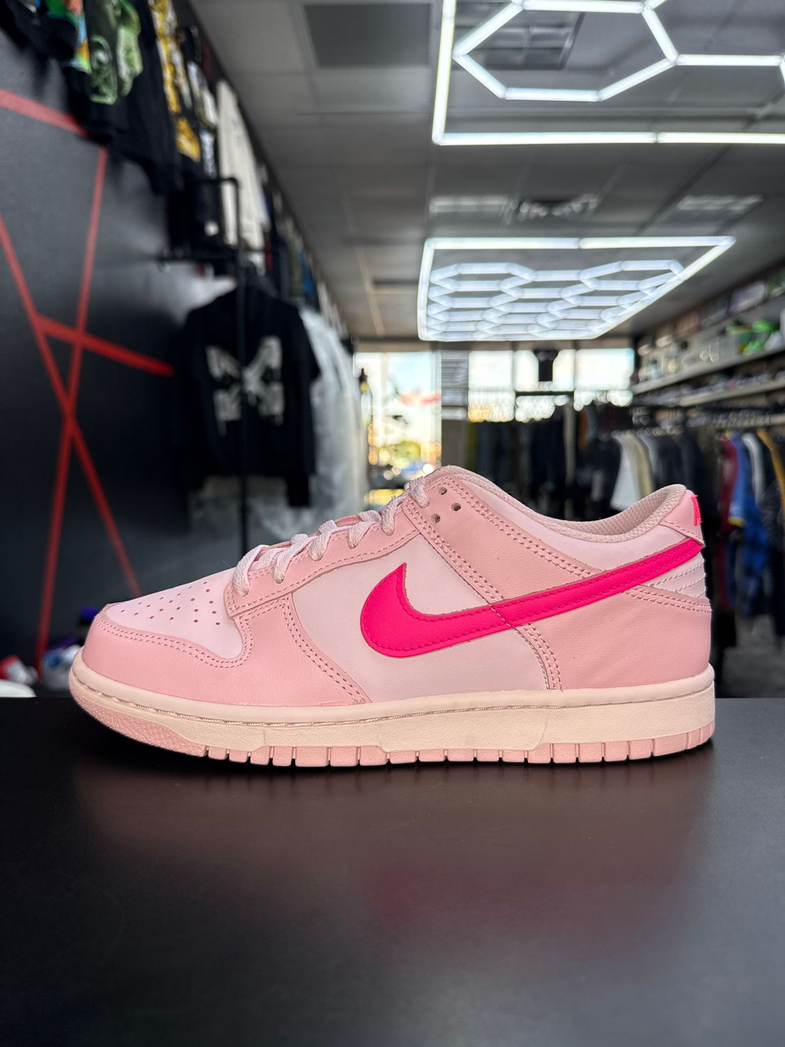 NIKE DUNK “TRIPLE PINK”  (SZ 6.5Y / 8W)  USED/OG BOX