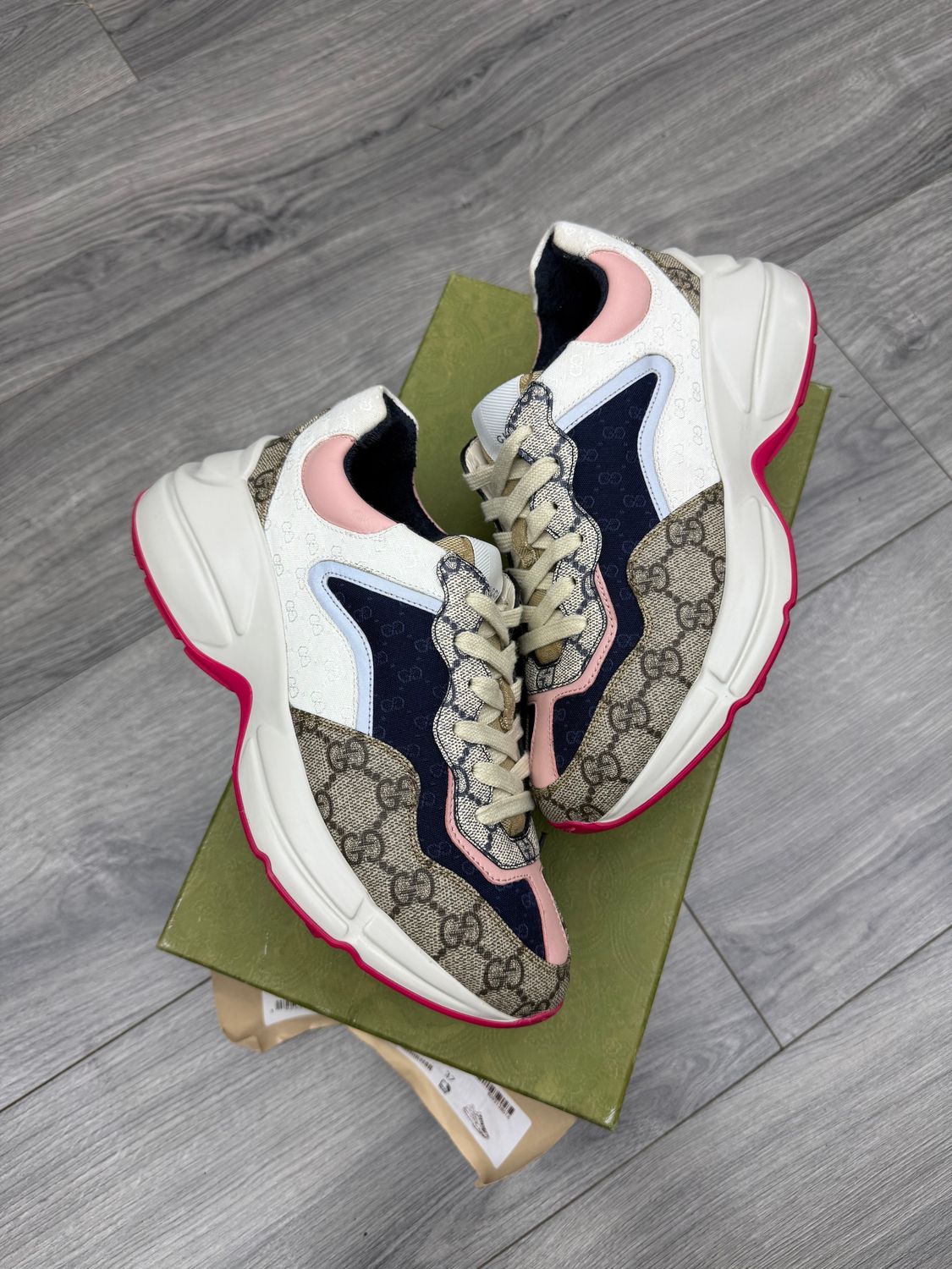 GUCCI RYTHON “BEIGE EBONY”  (SZ 5.5M / 7W)  WORN 1x/OG ALL