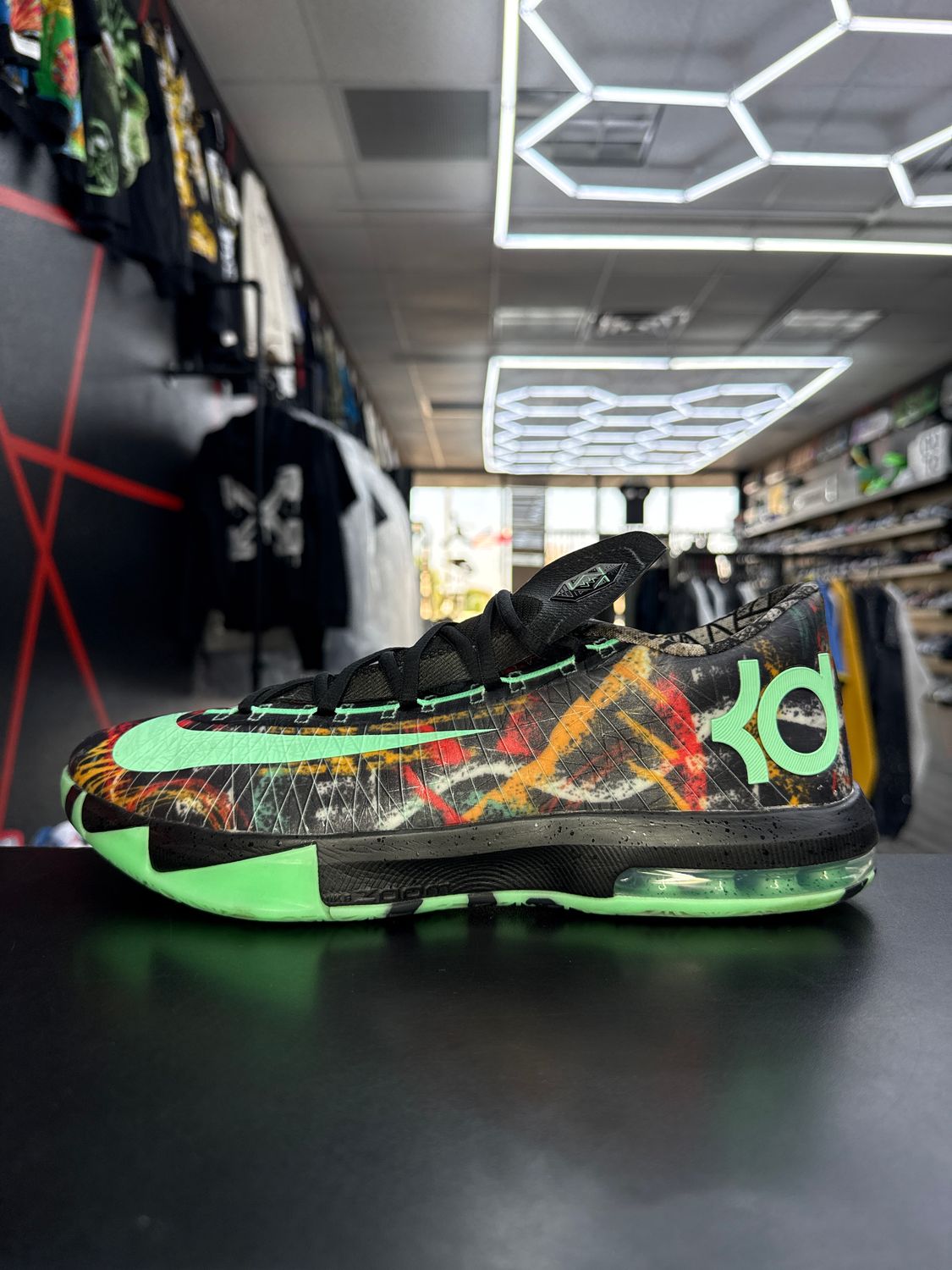 NIKE KD 6 “ILLUSION”  (SZ 10.5)  USED/NO BOX