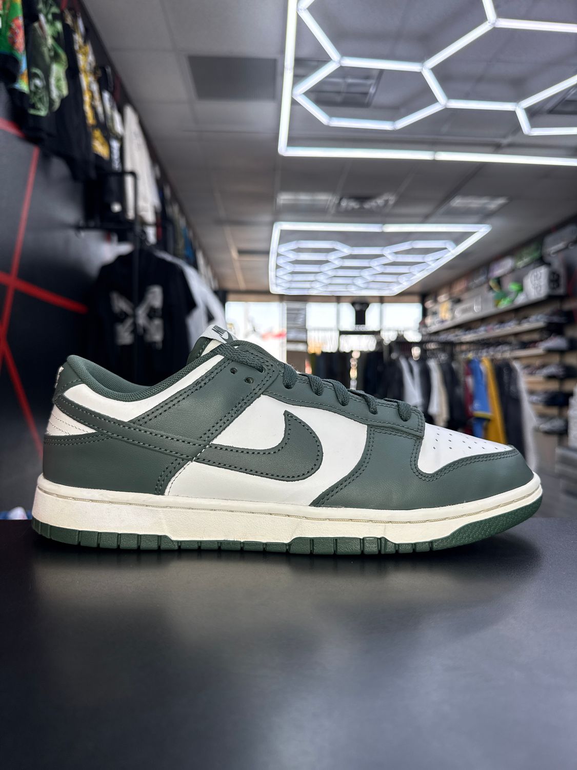 NIKE DUNK “VINTAGE GRN”  (SZ 10)  USED/NO BOX