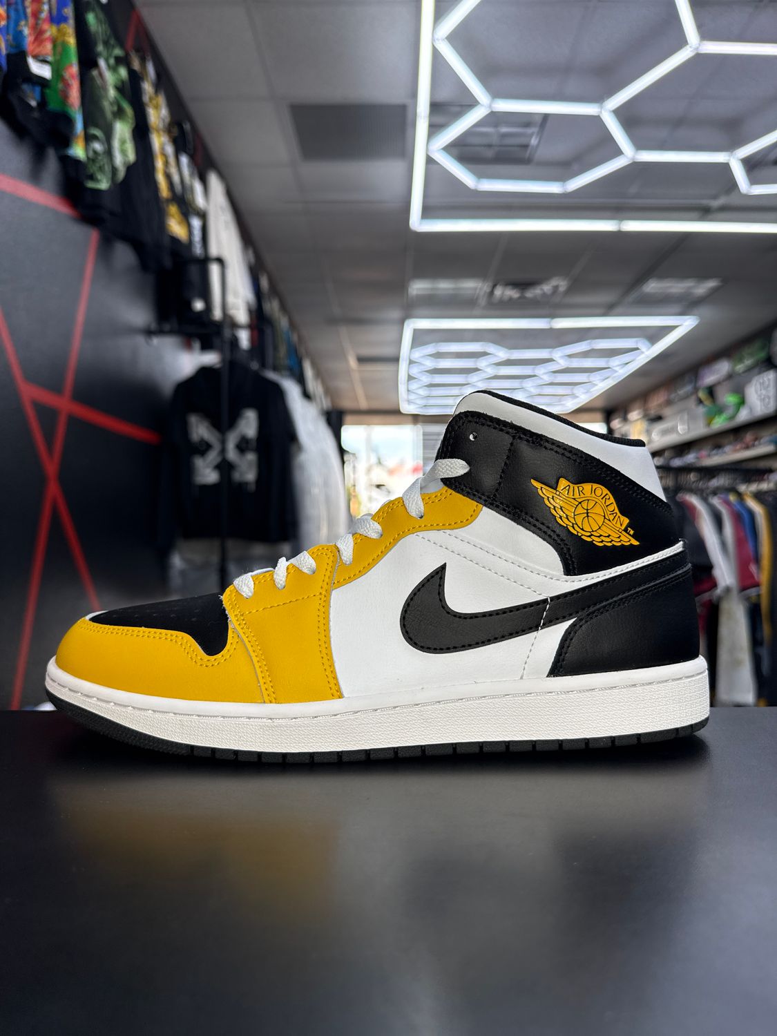 J1 MID “YLW ORCHE”  (SZ 10.5)  USED/OG BOX