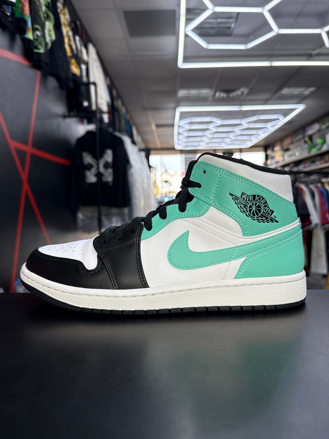 J1 MID “TROPICAL TWIST”  (SZ 10)  USED/OG ALL