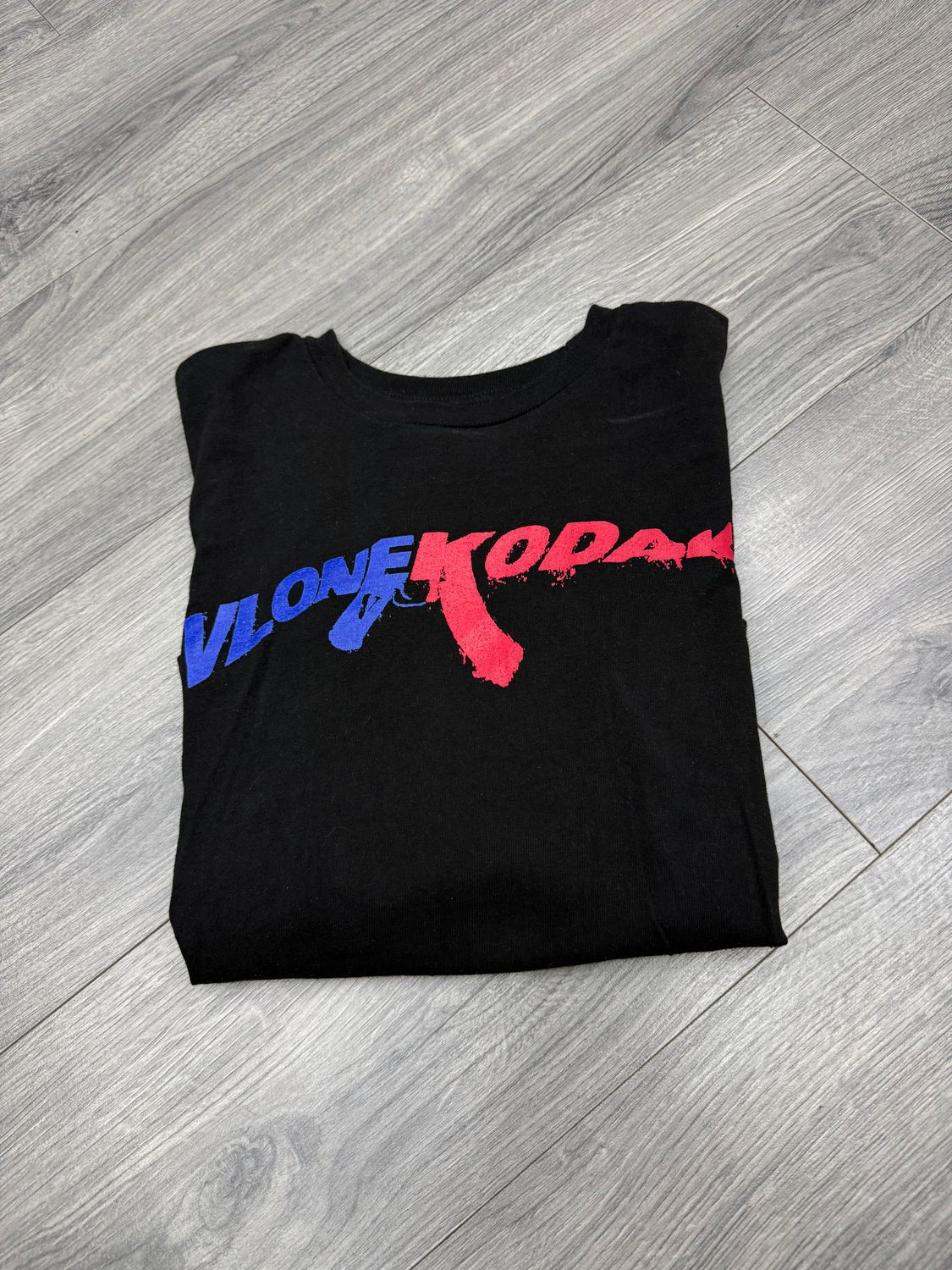 VLONE x KODAK BLACK TEE  “BLK/AK47”  (MEDIUM)  PRE-OWNED