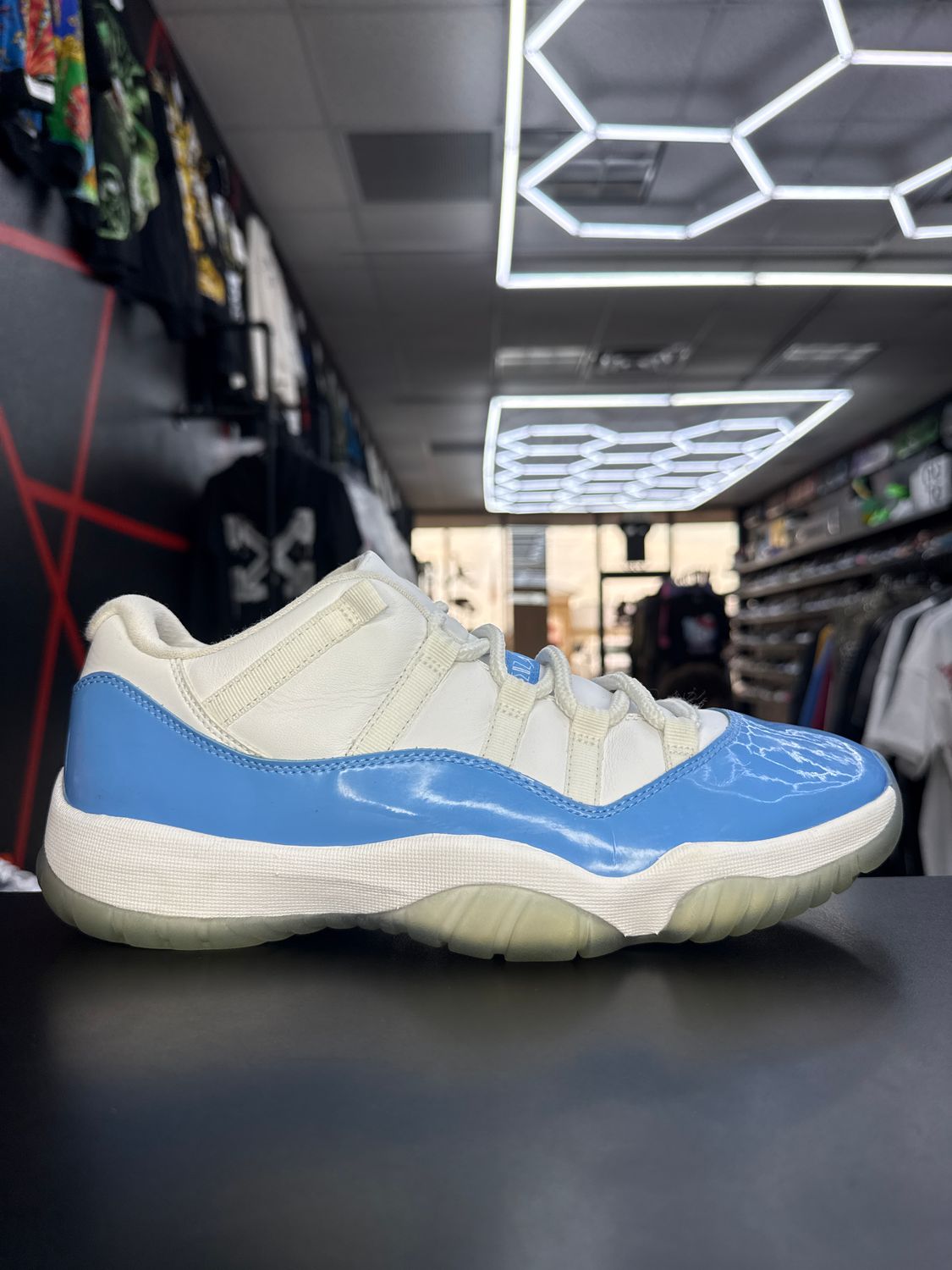 J11 “UNC/2018”  (SZ 10.5)  USED/NO BOX