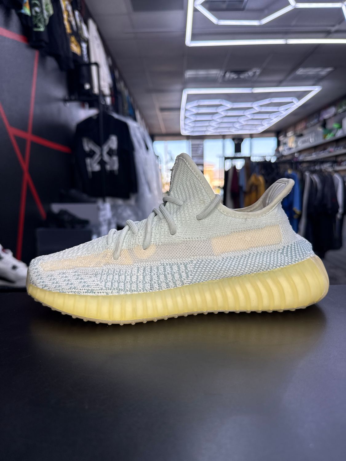 YZY 350 V2 “CLOUD WHT”  (SZ 7.5M / 9W)  USED/OG ALL