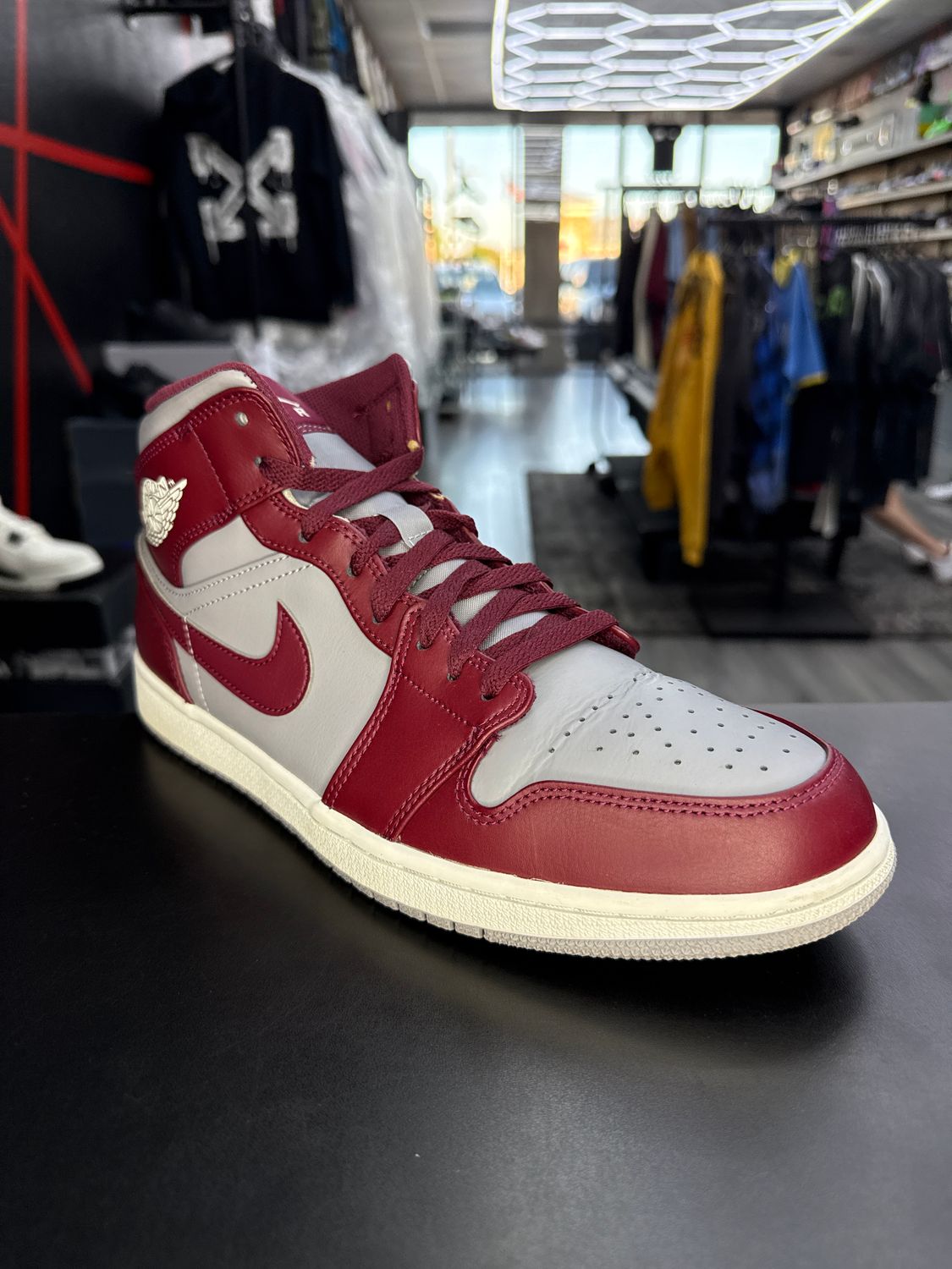 J1 MID “BEETROOT”  (SZ 11)  USED/OG BOX