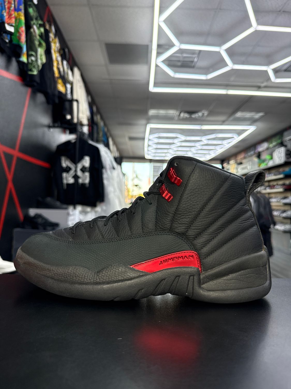 J12 “BLOODLINE”  (SZ 11)  USED/DAMAGED BOX