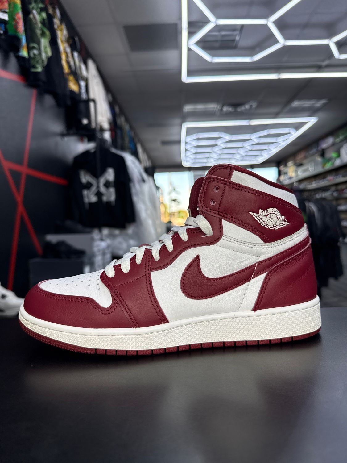 J1 “MAROON”  (SZ 7Y / 8.5W)  USED/OG ALL