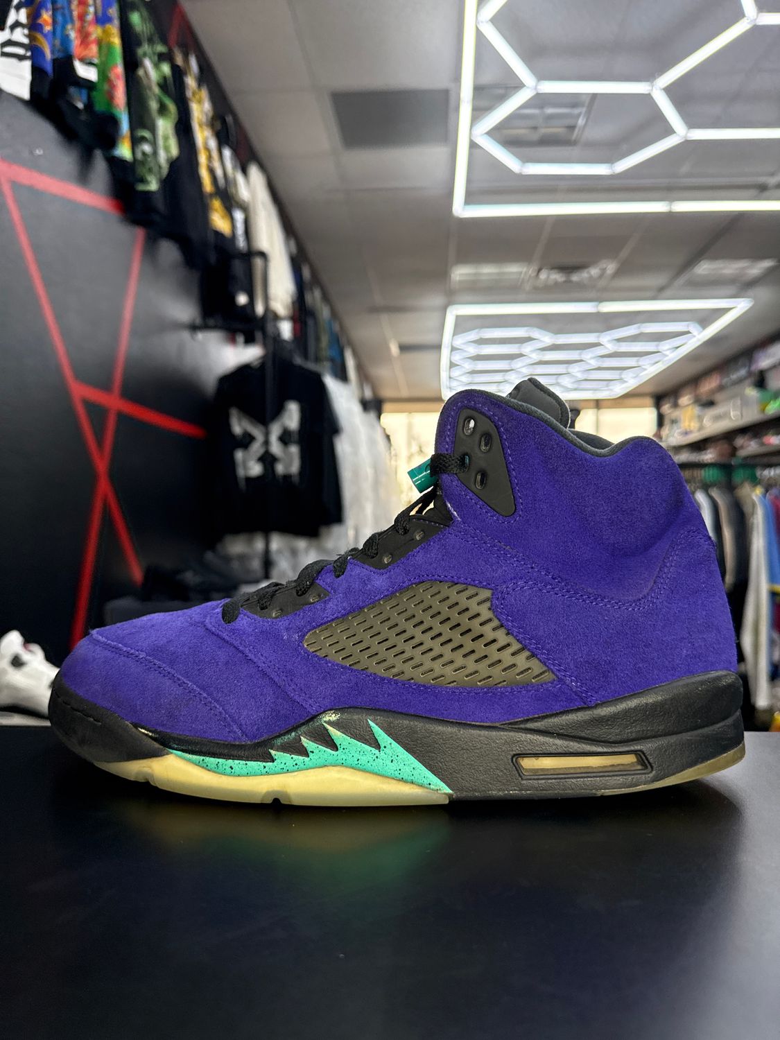 J5 “ALTERNATE GRAPE”  (SZ 12)  USED/OG BOX