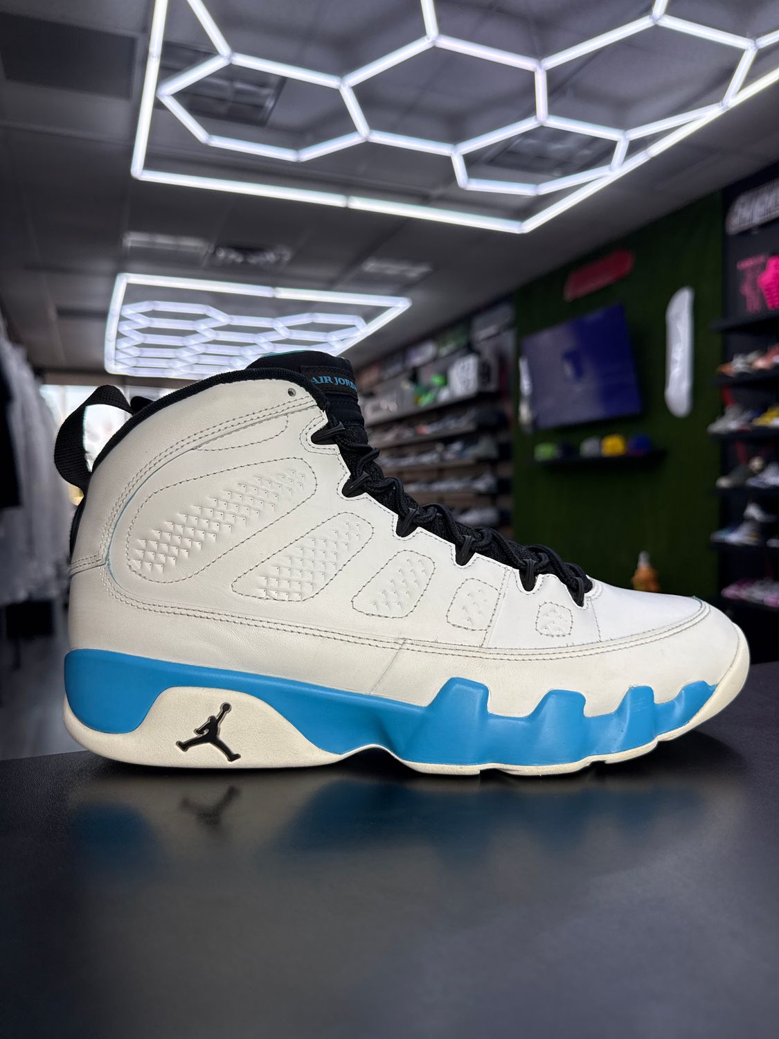 J9  “UNC”  (SZ 11)  USED/NO BOX