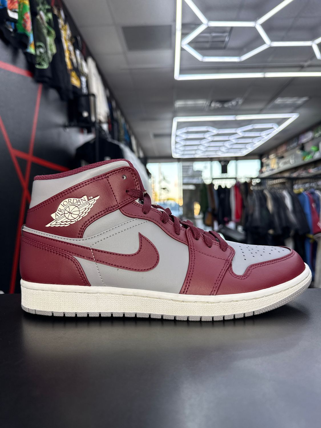 J1 MID “BEETROOT”  (SZ 10)  USED/NO BOX