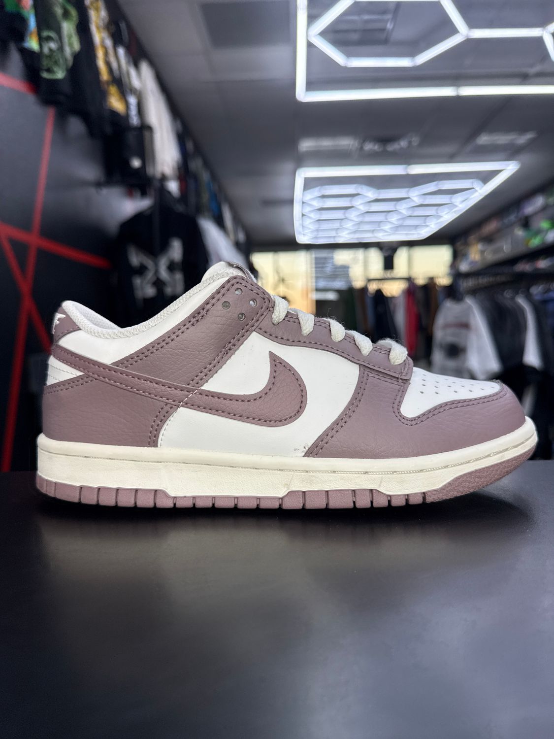 NIKE DUNK “TAUPE GREY”  (SZ 5Y / 6.5W)  USED/NO BOX