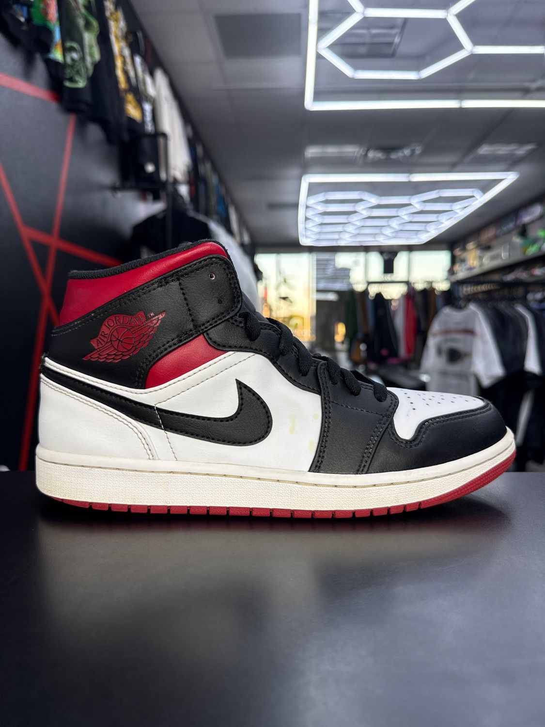 J1 MID “GYM RED BLK TOE”  (SZ 10)  USED/NO BOX