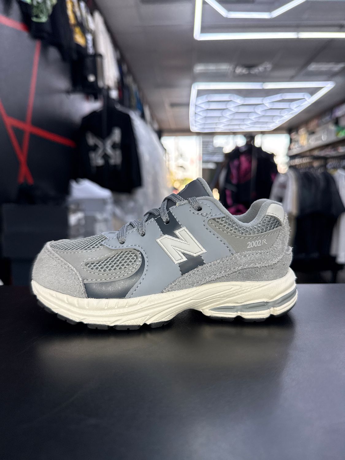 NEW BALANCE 2002r  “GREY”  (SZ 10c)  USED/NO BOX